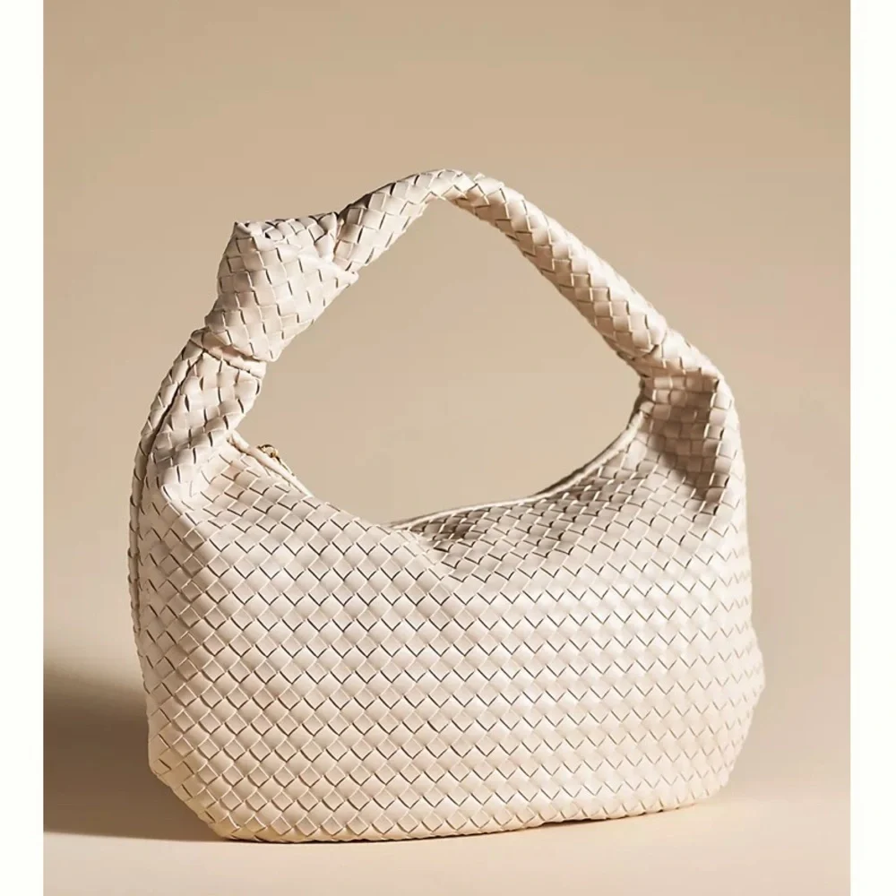 Merlie Blanco Ivory woven shoulder bag. - Picture 3 of 12